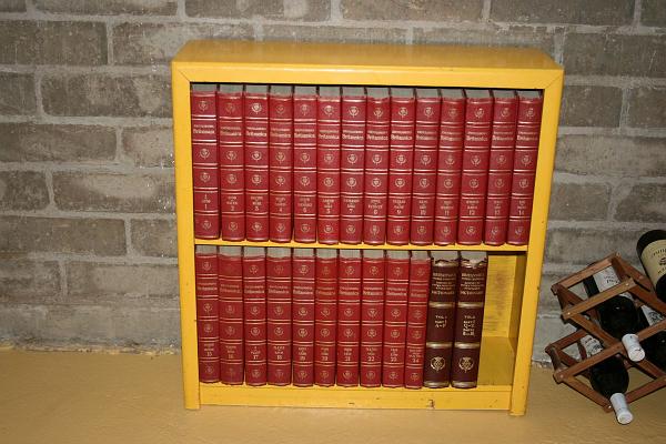 S_IMG_0479_encyclopaedia_britannica_1961.JPG - Encyclopaedia Britannica 1961 Edition. Excellent condition with original bookcase. The value in these books is that they reflect the knowledge and attitudes of 50 years ago. $200 Pick Up Only